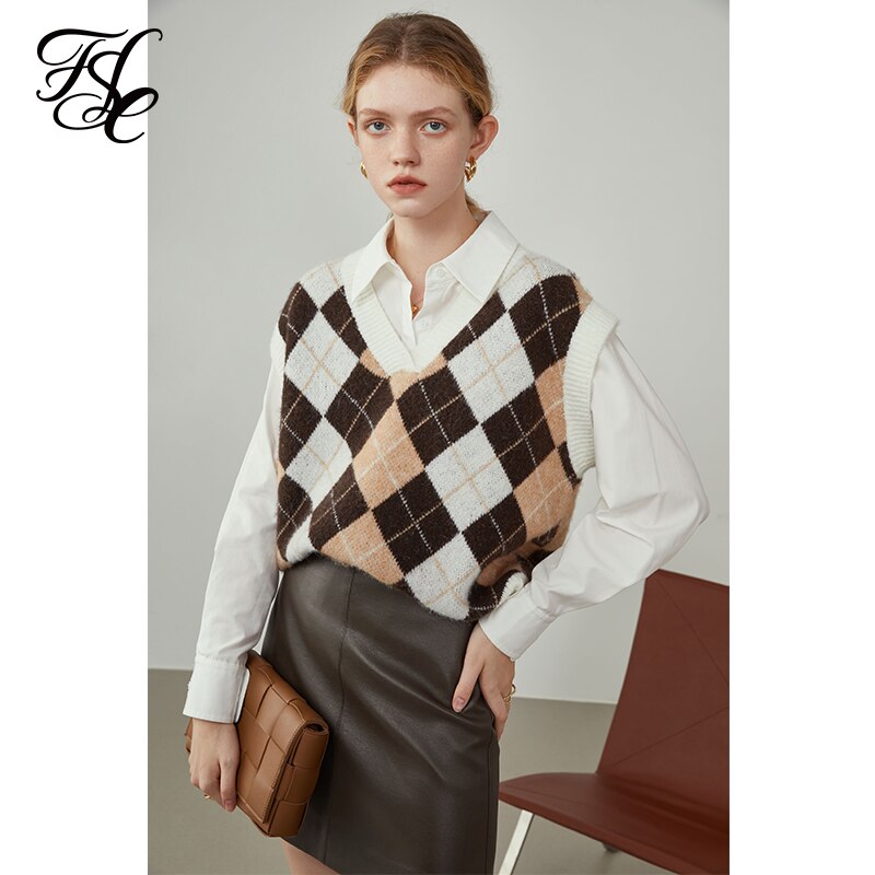 Women's Diamond Check Knitted Vest 2021 Winter Retro College Style V-neck Outer Wear Layered Sweater Vest Women Tops